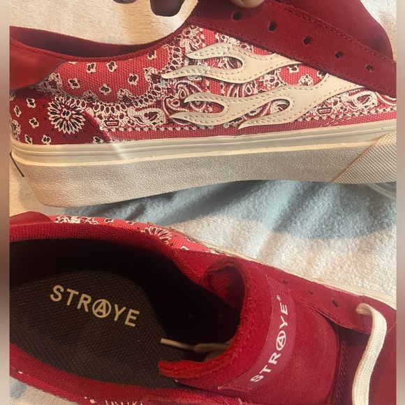 Straye Sneakers - Picture 5 of 6